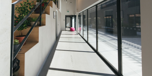 Puertas y Ventanas Insonorizadas de Aluminio / PVC en Barcelona · Raíl Empotrable Adaptado al Paso de Minusválidos