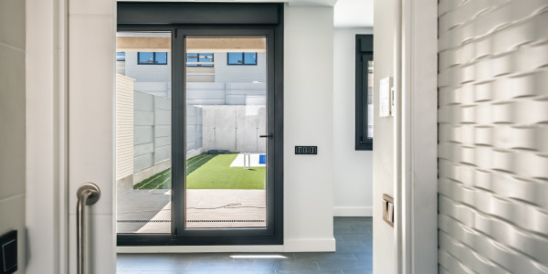 Puertas y Ventanas Insonorizadas de Aluminio / PVC en Barcelona · Puertas Correderas a Medida Insonorizadas